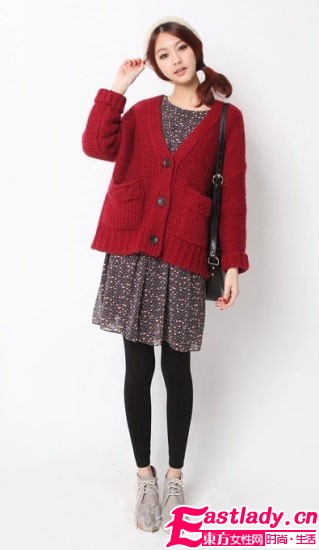 開(kāi)衫毛衣玩混搭 兩件齊穿很時(shí)尚