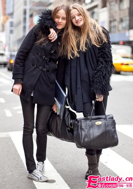 氣質(zhì)搭扣平底靴 變身帥氣的中性范