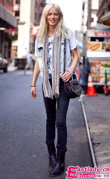 氣質(zhì)搭扣平底靴 變身帥氣的中性范