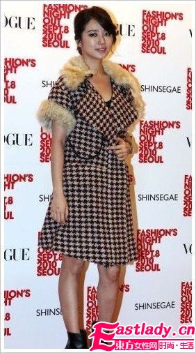 明星大愛格紋裝 俏麗時(shí)尚告別冬季暗沉