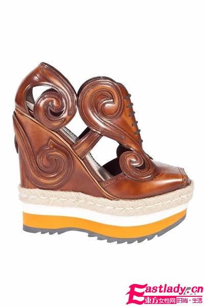 索菲婭首席設(shè)計(jì)師盤點(diǎn)2010年奢侈女鞋黑榜