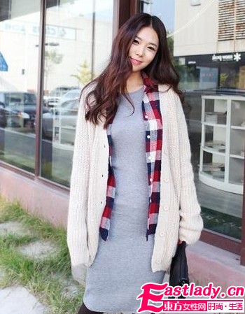 格紋內(nèi)搭時尚升級 精彩上身效果