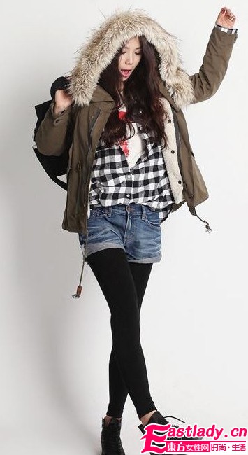 格紋內(nèi)搭時尚升級 精彩上身效果