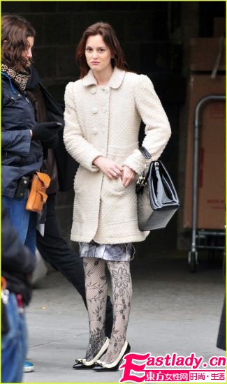 眾女星大愛長大衣 張雨綺紅衣最搶眼