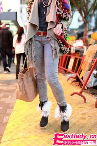 街拍香港MM腳下時(shí)尚 毛毛鞋最流行