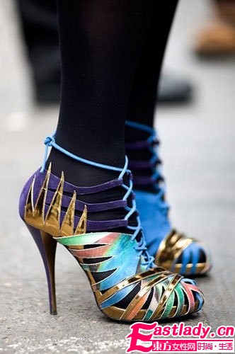 斑斕襪子 玩轉(zhuǎn)多彩腿部時(shí)尚