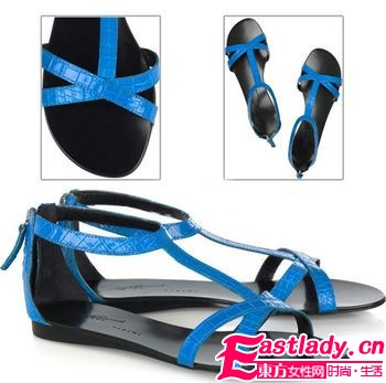 假日出游靚搭配 波西米亞涼鞋讓你足下生輝