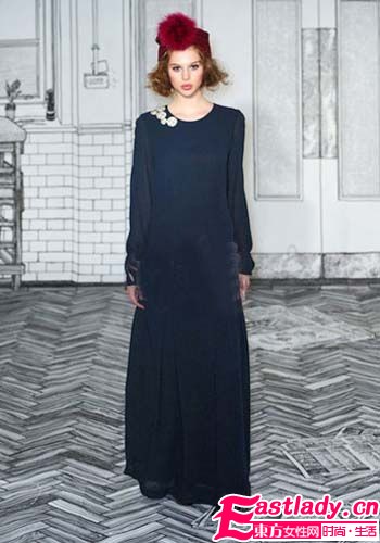 秋季時尚新潮流 復(fù)古裙搭出未來感