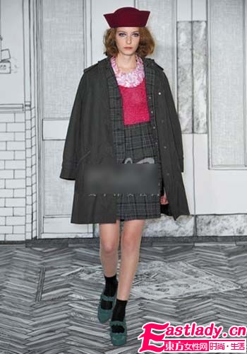 秋季時(shí)尚新潮流 復(fù)古裙搭出未來(lái)感