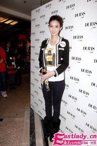 毛毛邊熊腿靴流行時(shí) AngelaBaby爭搶穿