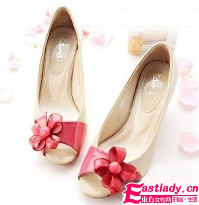 舒適低跟鞋 高貴氣質(zhì)不下跌