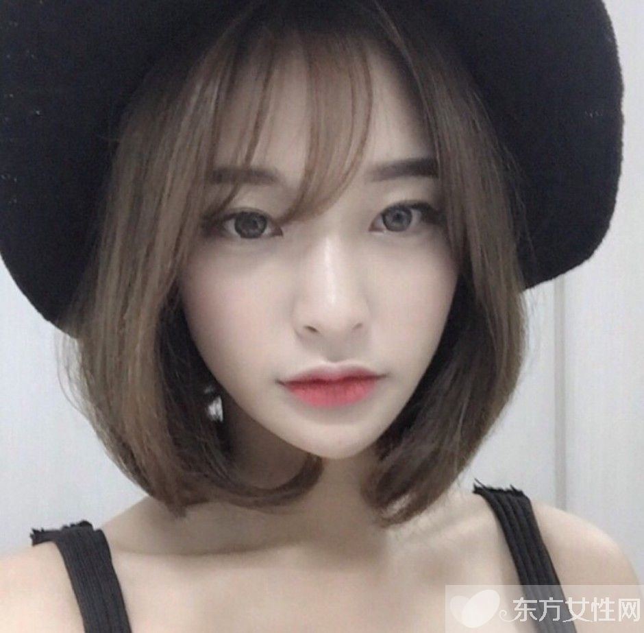 短發(fā)戴什么帽子好看？一頂帽子為美加滿分