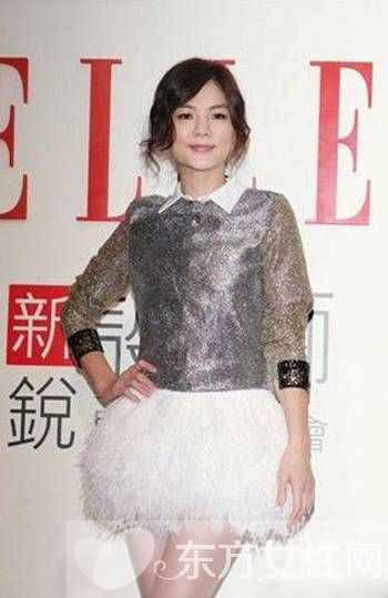 跟女星們學(xué)假領(lǐng)子搭配 讓你成為路人中的焦點(diǎn)