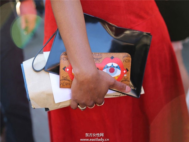 時(shí)裝周時(shí)尚達(dá)人珠寶首飾成點(diǎn)睛之物