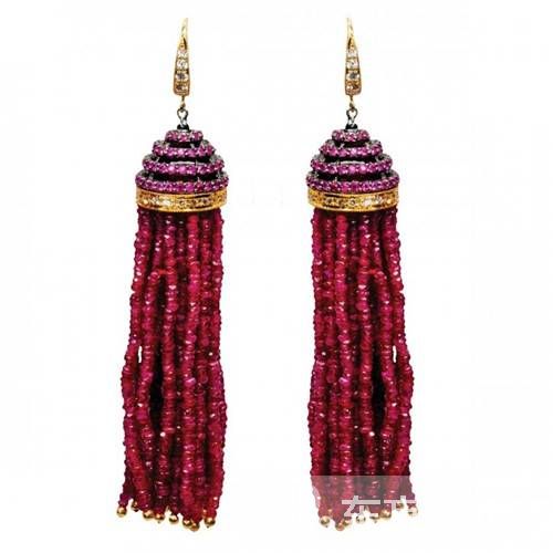 想 提氣 那自然少不了一副亮眼的紅色耳環(huán)