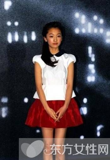 跟女星們學(xué)假領(lǐng)子搭配 讓你成為路人中的焦點(diǎn)