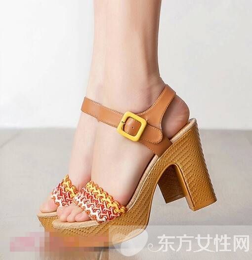 卓詩尼高跟涼鞋最新款 粗跟的走多久都不覺得累