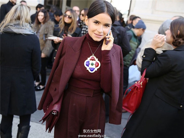 時(shí)裝周時(shí)尚達(dá)人珠寶首飾成點(diǎn)睛之物