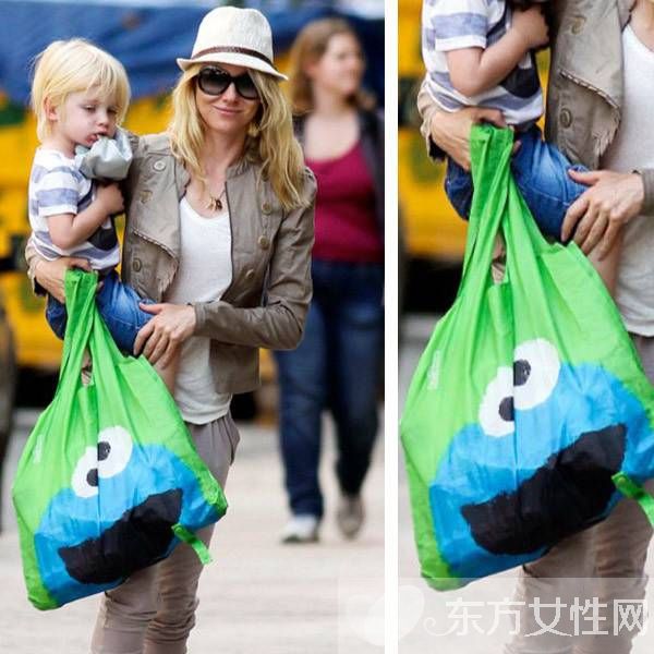 環(huán)保袋也能成時尚 這樣搭居然一點都不違和