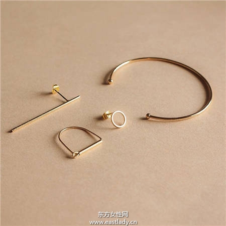 秋冬飾品就是要極簡 今年潮人最流行的手環(huán)戴法