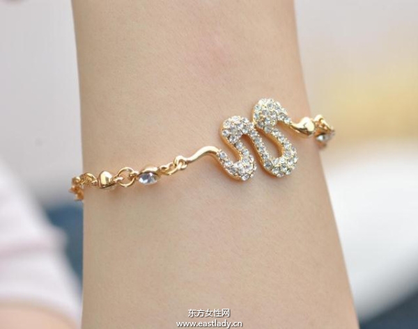 蛇年必備轉(zhuǎn)運(yùn)飾品很潮又實(shí)用