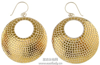 精致別樣耳環(huán)彰顯小女人的優(yōu)雅和美麗