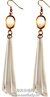 精致別樣耳環(huán)彰顯小女人的優(yōu)雅和美麗