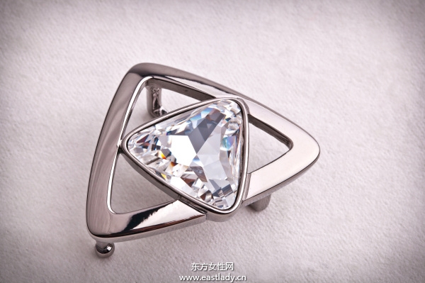 胸針帶給你不一樣的時(shí)尚元素