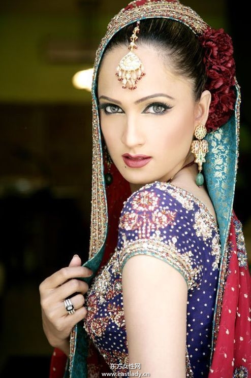 印度女性穿金戴銀別有風(fēng)味