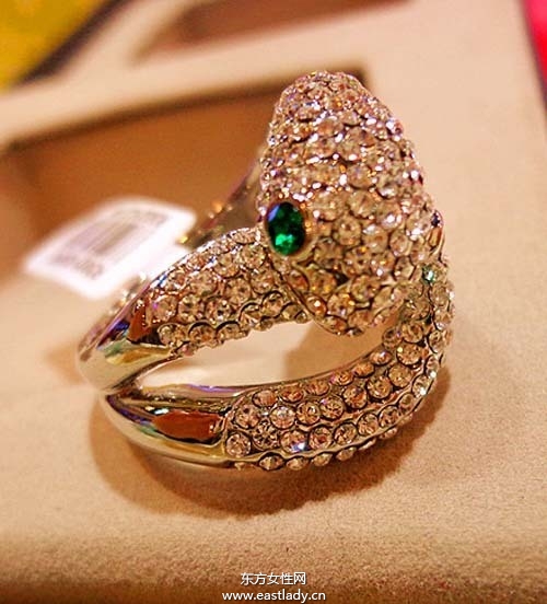 蛇年必備轉(zhuǎn)運(yùn)飾品很潮又實(shí)用