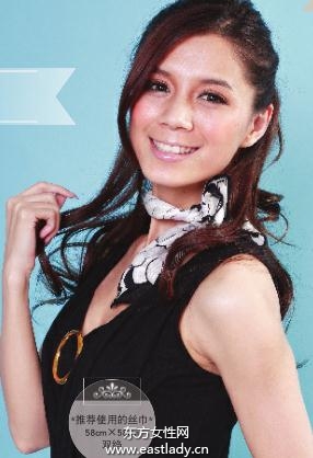 絲巾的麻花結(jié)系法圖解