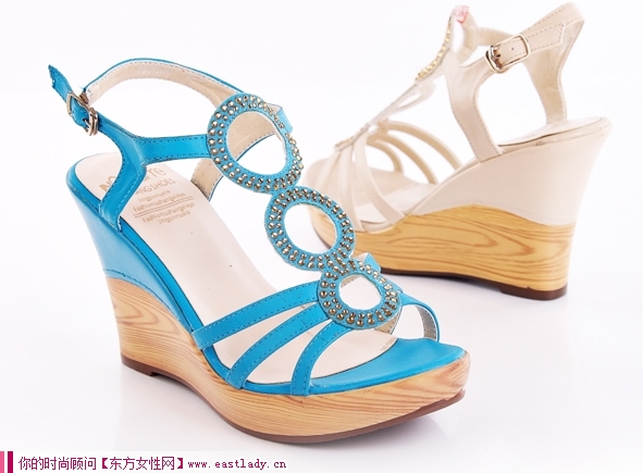 新款羅馬防水臺坡跟涼鞋 特有的防水臺設(shè)計(jì) 令您多一重保護(hù)