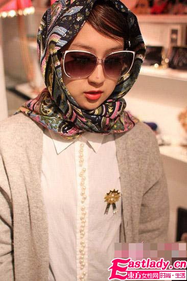 圍巾變頭巾玩出異域風情
