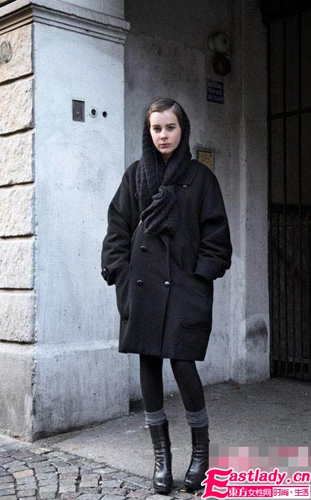 圍巾變頭巾玩出異域風(fēng)情