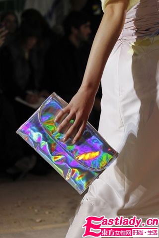 奢華手袋實(shí)用指南 不同場(chǎng)合不同搭配