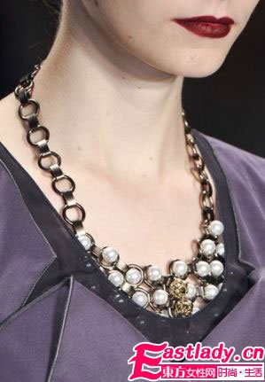 經(jīng)典系珍珠優(yōu)雅重返時(shí)裝舞臺(tái)