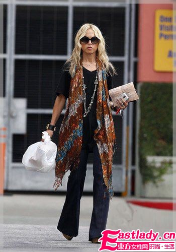 實(shí)用圍巾系法 百變?cè)煨湍阕鲋? style=