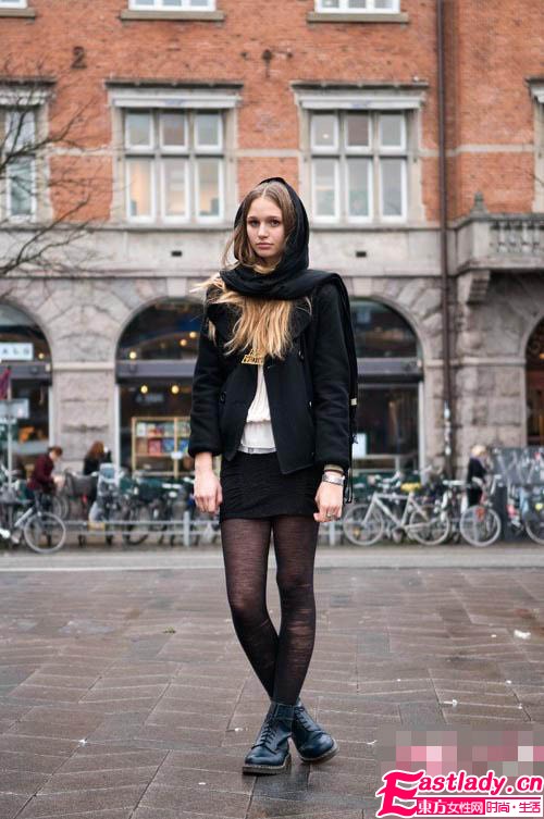 圍巾變頭巾玩出異域風(fēng)情