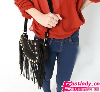 魅力無法擋 流蘇包包搖曳職場(chǎng)俏媚裝