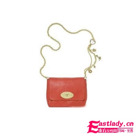 舊時代手袋優(yōu)雅回歸 深秋盛吹復(fù)古風(fēng)