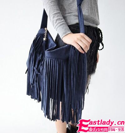 魅力無法擋 流蘇包包搖曳職場(chǎng)俏媚裝