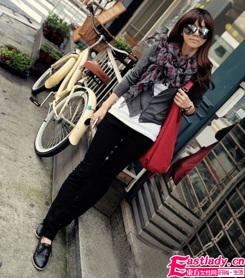 時(shí)髦圍巾搭秋裝 圍出你的溫暖秋冬