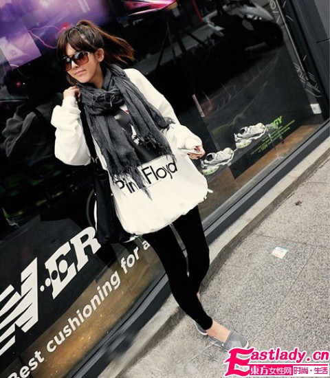 時(shí)髦圍巾搭秋裝 圍出你的溫暖秋冬