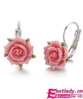 掌握耳環(huán)佩戴秘訣 讓美麗持續(xù)綻放