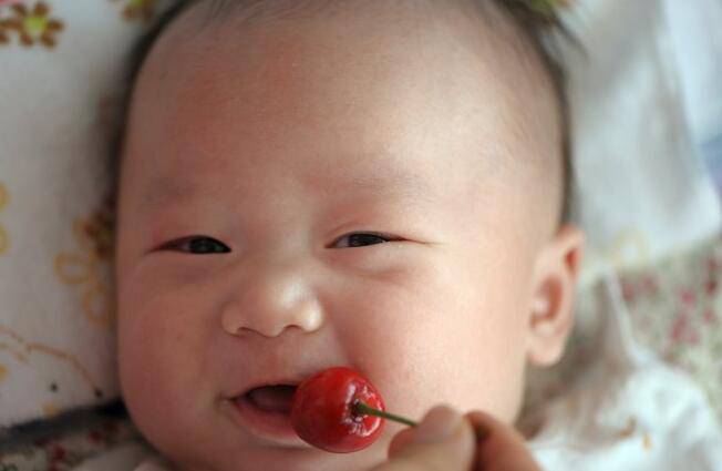 寶寶吃櫻桃有什么好處 這些不良后果需謹(jǐn)慎