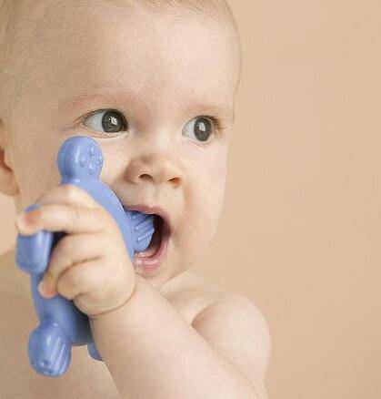 寶寶長(zhǎng)牙不吃飯?jiān)趺崔k 5大階段食譜推薦