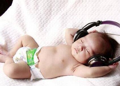 媽媽要注意 這些表現(xiàn)說明寶寶聽力異常