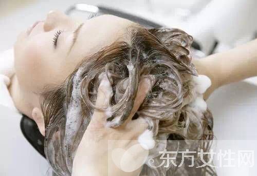 坐月子可以洗頭嗎 坐月子洗頭禁忌有哪些