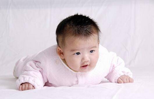 為什么嬰兒要練習(xí)抬頭 訓(xùn)練抬頭需注意
