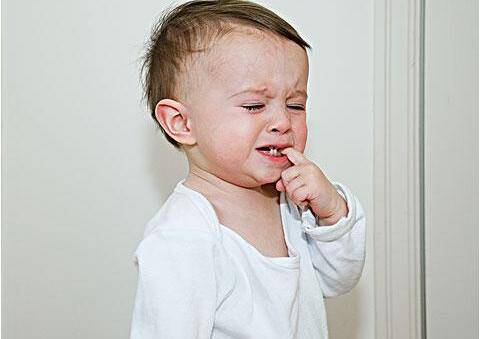 寶寶長(zhǎng)牙不吃飯?jiān)趺崔k 5大階段食譜推薦